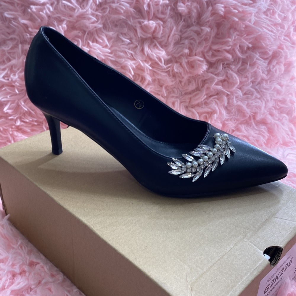 Heels - Picture 2 of 5
